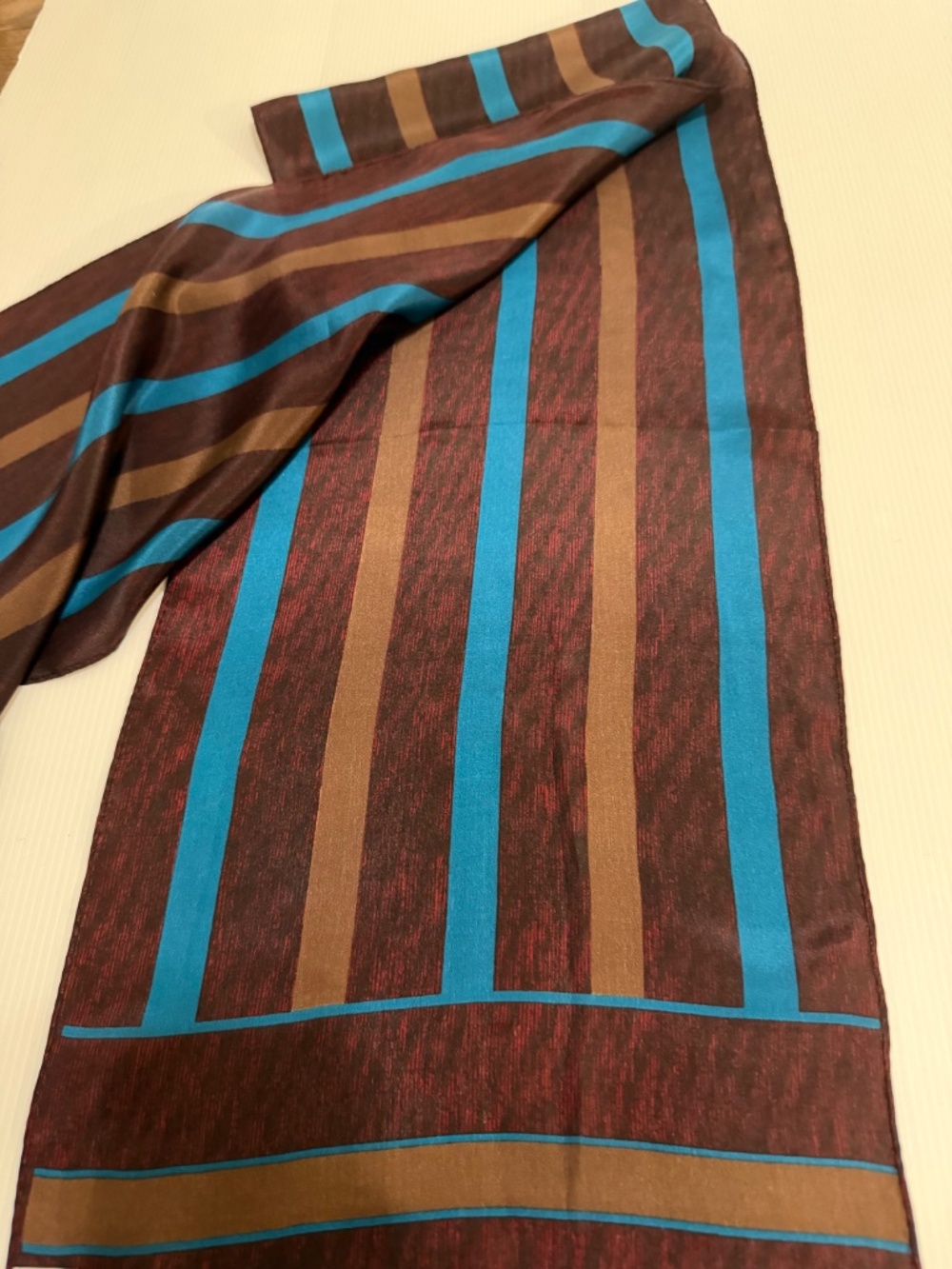 Albert Nipon Vintage Scarf 100% Silk. Made in Japan - Picture 5 of 8